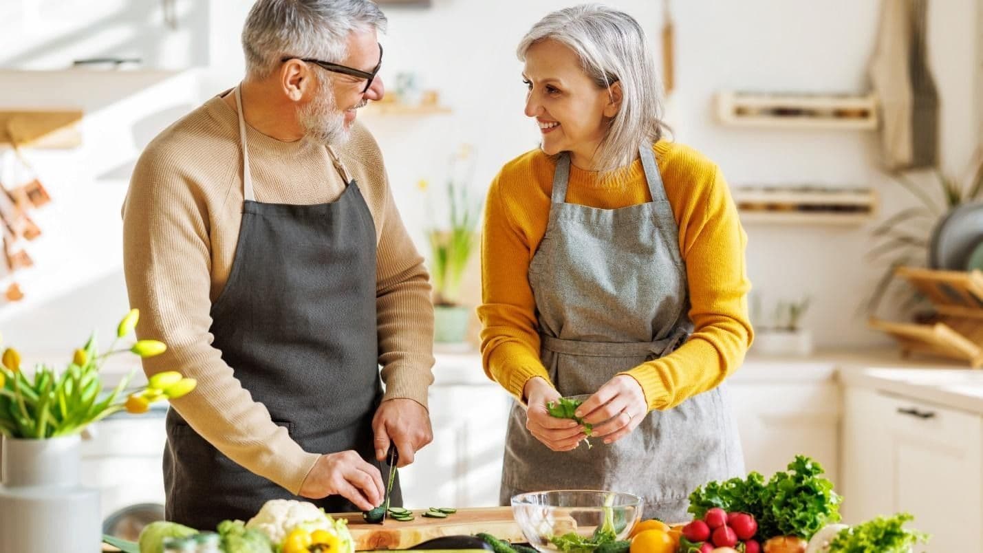 Display ad for Fisher Investments; Couple cutting vegetables
